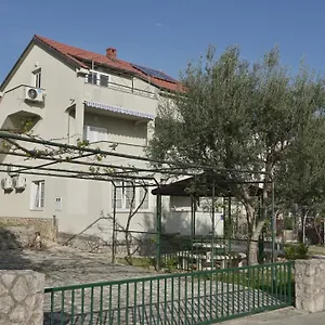 apartments-bestak.primorje-gorskikotar.com/